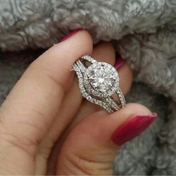 Elegant 14K White Gold Engagement & Bridal Ring Set - Picture 2 of 2